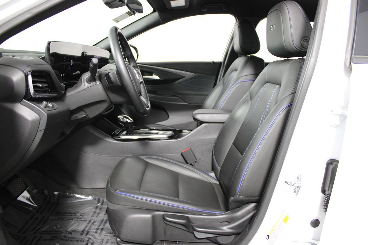 Used 2025 Buick Envista Sport Touring FWD image 10