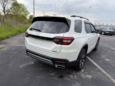 Used 2023 Honda Pilot Touring image 8