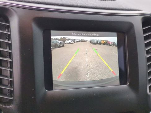 Certified 2020 Jeep Cherokee Latitude Plus image 28