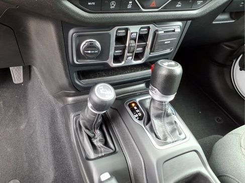 Used 2024 Jeep Wrangler Unlimited Sport AWD/4WD image 28