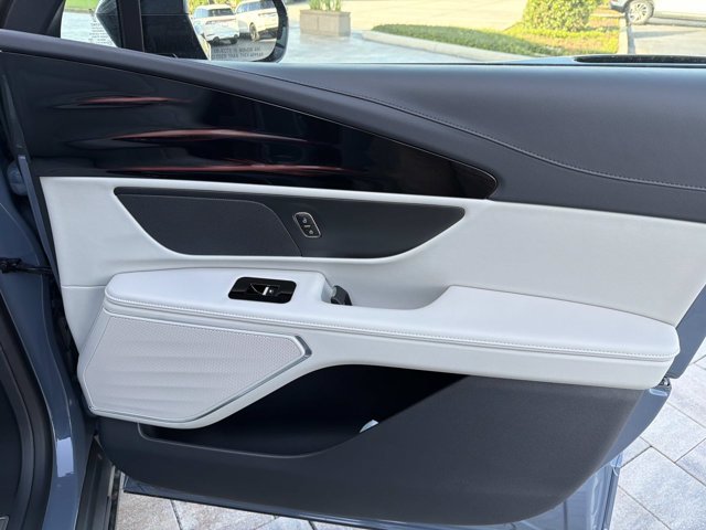 New 2026 Lincoln Nautilus Premier w/ Jet Appearance Package AWD/4WD image 17
