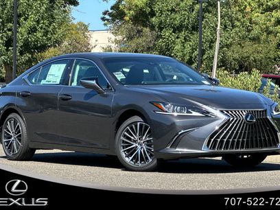 New 2025 Lexus ES 300h w/ Premium Package