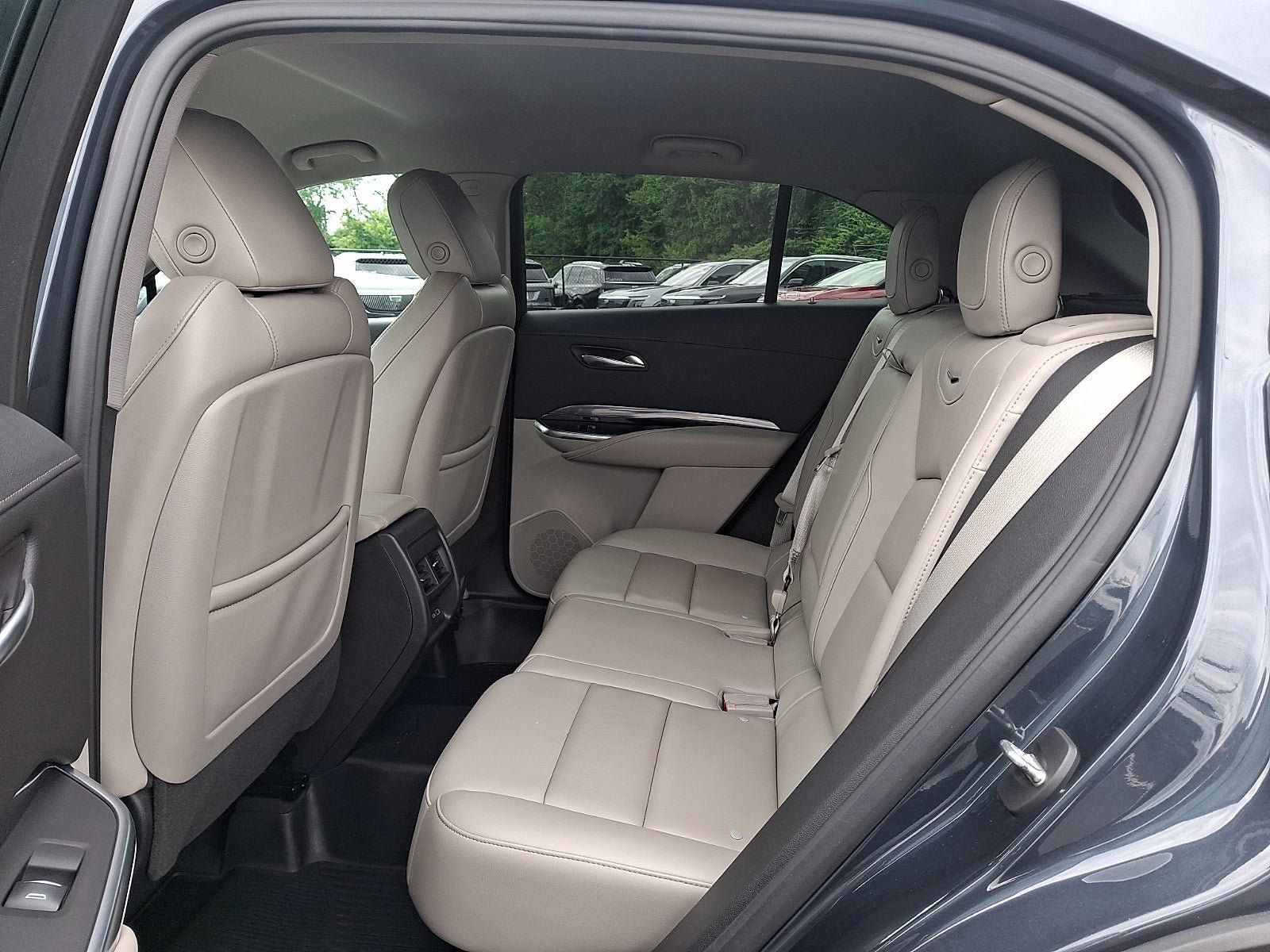 Used 2021 Cadillac XT4 Luxury w/ Cold Weather Package FWD image 10