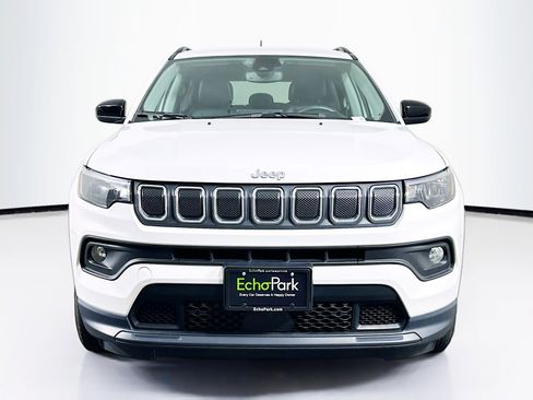 Used 2022 Jeep Compass Latitude w/ Convenience Group AWD/4WD image 2