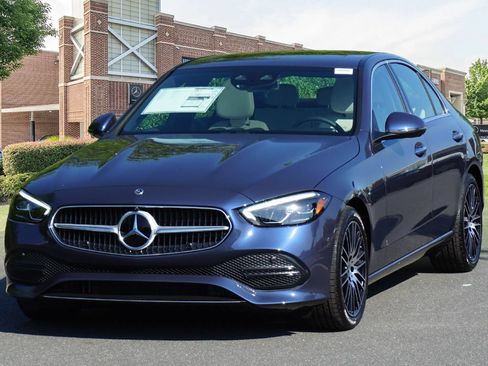 Used 2025 Mercedes-Benz C 300 Sedan image 4