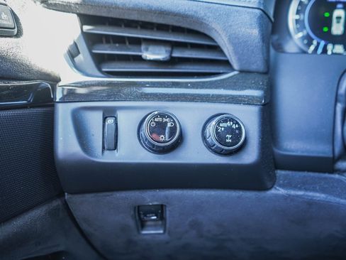 Used 2018 Cadillac Escalade Platinum image 15