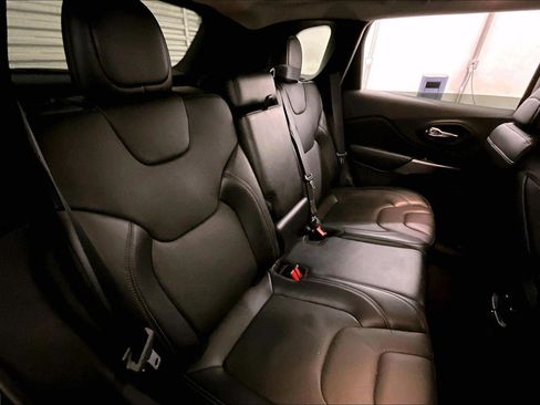 Used 2021 Jeep Cherokee Latitude Lux w/ Sun & Sound Group image 27