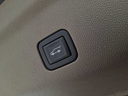 Used 2021 GMC Yukon Denali w/ Denali Premium Package AWD/4WD image 28
