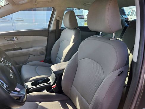 Used 2021 Kia Forte LXS FWD image 8
