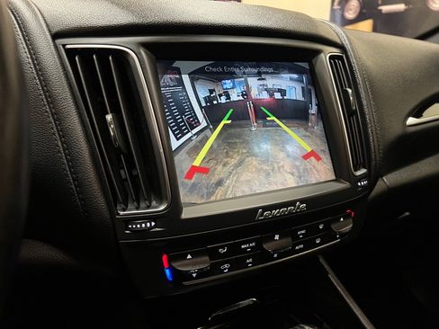 Used 2018 Maserati Levante AWD/4WD image 36