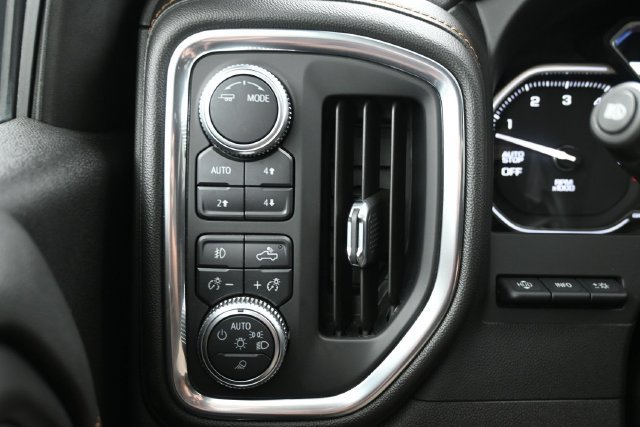 Used 2020 GMC Sierra 1500 AT4 w/ AT4 Premium Package AWD/4WD image 27