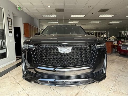 Used 2024 Cadillac Escalade ESV Sport Platinum w/ LPO, ONYX Package image 3