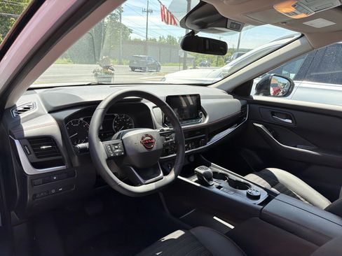 Used 2026 Nissan Rogue SV AWD/4WD image 9