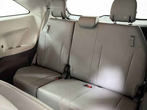 Certified 2022 Toyota Sienna XLE FWD image 25
