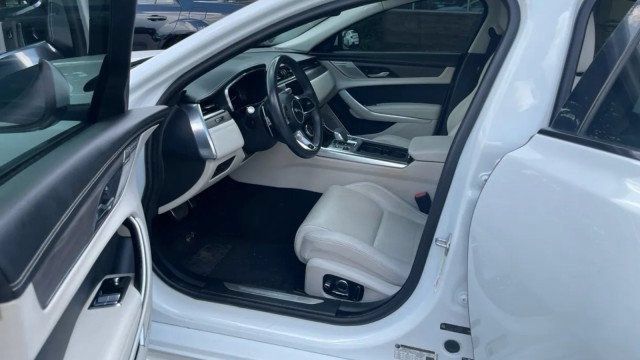 Used 2022 Jaguar XF R-Dynamic SE AWD/4WD image 3