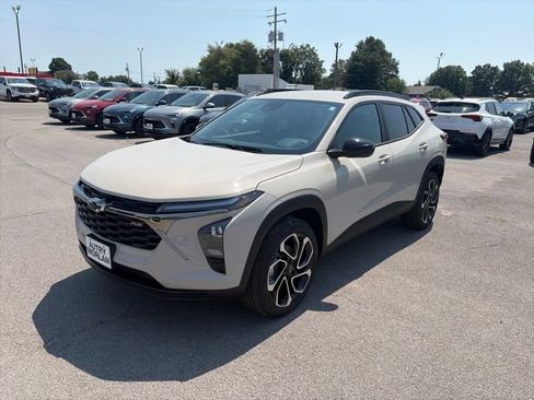 New 2026 Chevrolet Trax RS w/ Driver Confidence Package FWD image 2