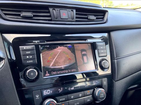 Used 2020 Nissan Rogue SV w/ Premium Package image 28