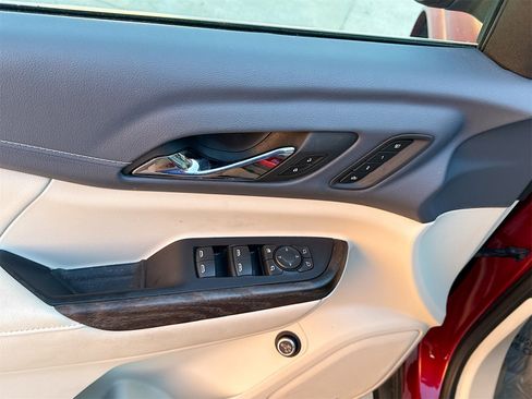 Used 2022 GMC Acadia Denali w/ Denali Ultimate Package image 17