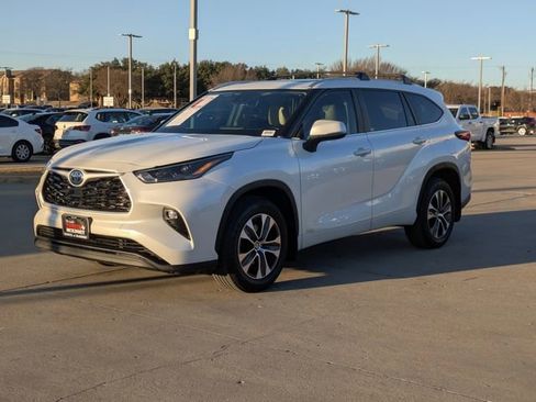 Used 2023 Toyota Highlander XLE image 10