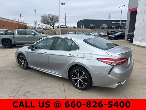 Used 2018 Toyota Camry SE image 9