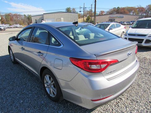 Used 2017 Hyundai Sonata SE image 3