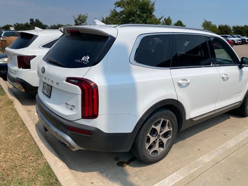 Used 2020 Kia Telluride EX w/ Towing Package FWD image 16