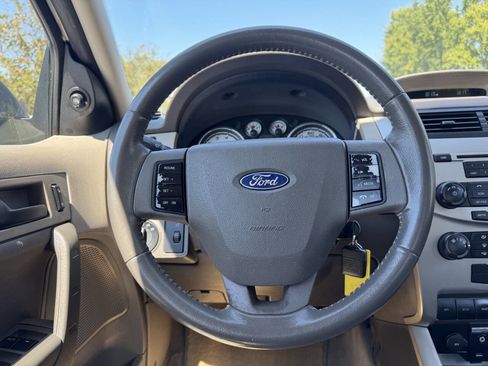 Used 2009 Ford Focus SE FWD image 18