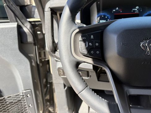 Used 2025 Ford Bronco Outer Banks image 16