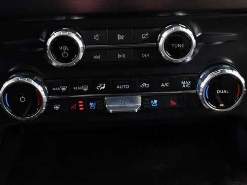 Used 2023 Ford F250 Lariat w/ Chrome Package image 28