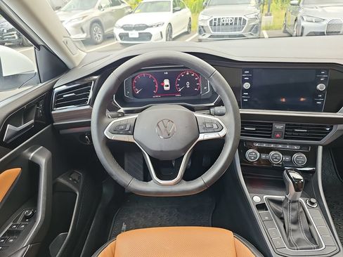 Used 2023 Volkswagen Jetta SEL FWD image 13