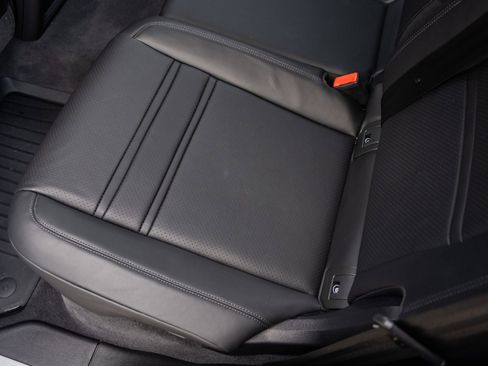 Used 2025 Porsche Cayenne Coupe image 33