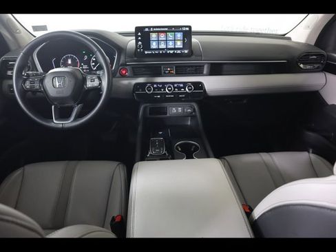 Used 2023 Honda Pilot Touring image 16