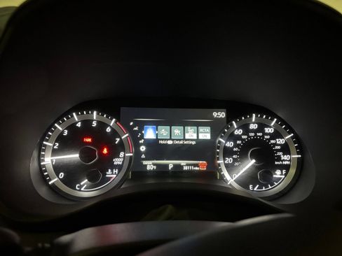Used 2025 Toyota Highlander LE FWD image 41