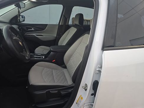Used 2018 Chevrolet Equinox LS image 16