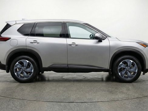 Used 2025 Nissan Rogue SV FWD image 8