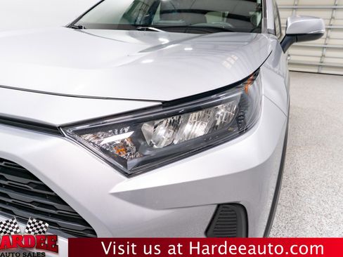 Used 2022 Toyota RAV4 LE image 8