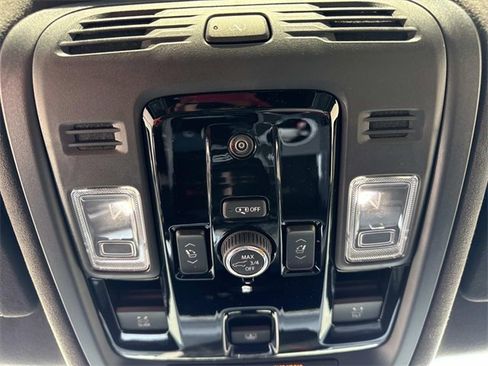 Used 2025 Cadillac Escalade ESV V image 22