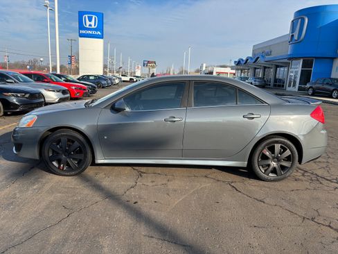 Used 2009 Pontiac G6 Sedan w/ Sport Package 1 FWD image 1