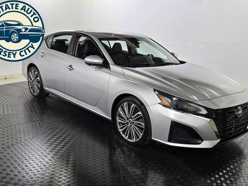 Used 2023 Nissan Altima 2.5 SL FWD image 1