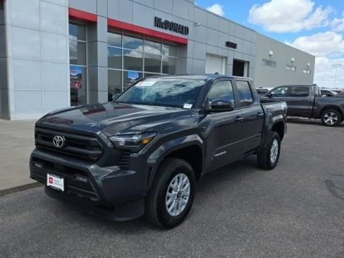 Used 2025 Toyota Tacoma SR5 AWD/4WD image 1