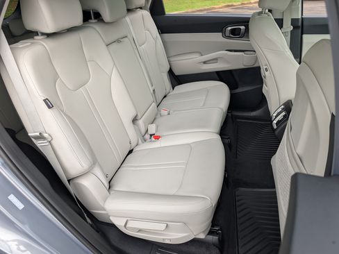 Used 2025 Kia Sorento S w/ Panoramic Sunroof Package FWD image 22