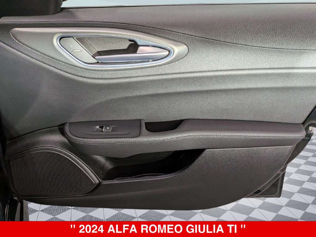 Used 2024 Alfa Romeo Giulia Ti AWD/4WD image 34