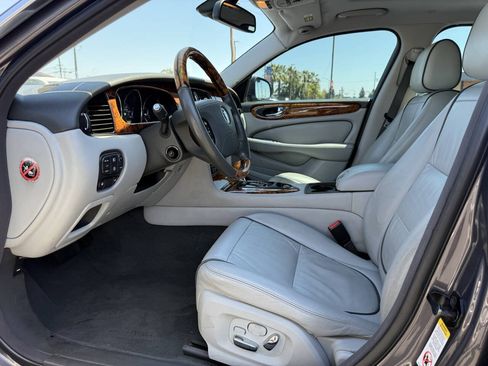 Used 2008 Jaguar XJ8 RWD image 9