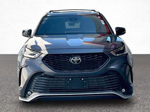 Used 2023 Toyota Highlander XSE image 3