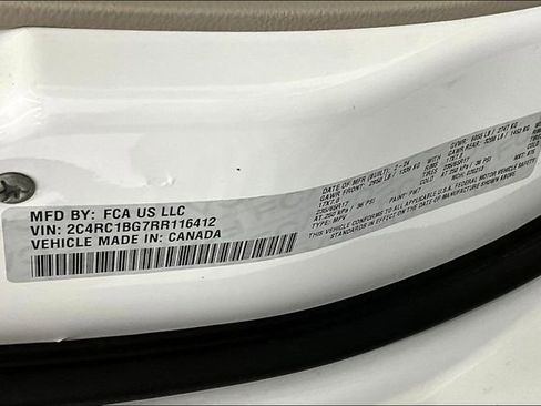 Used 2024 Chrysler Pacifica Touring-L FWD image 40