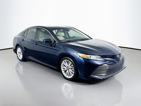 Certified 2020 Toyota Camry XLE image 3