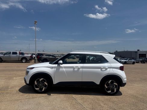 Used 2025 Hyundai Venue SEL FWD image 11