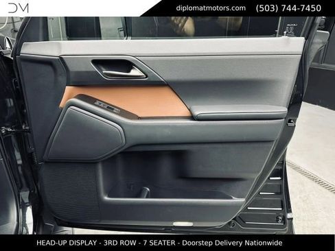 Used 2026 Lexus GX 550 w/ Accessory Package (2T) AWD/4WD image 29