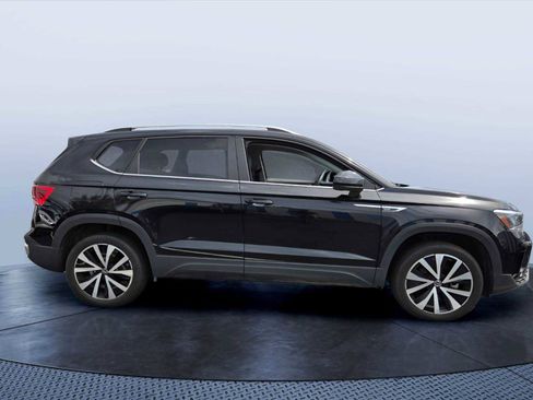 Used 2022 Volkswagen Taos SE image 6