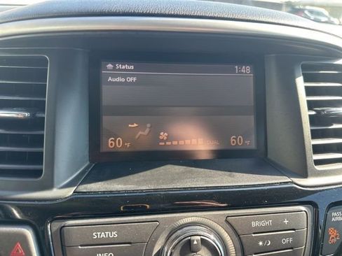 Used 2016 Nissan Pathfinder SV image 21